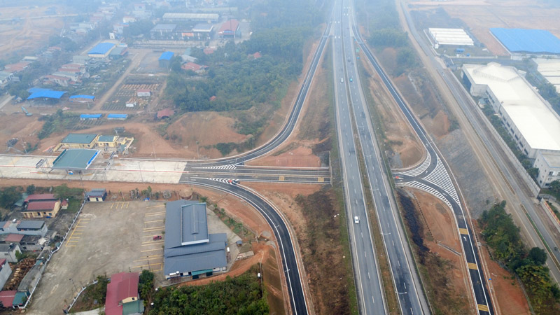 After nearly 2 years of construction, IC 13 intersection has been put into use, meeting the travel needs of people. Photo: Dinh Dai
