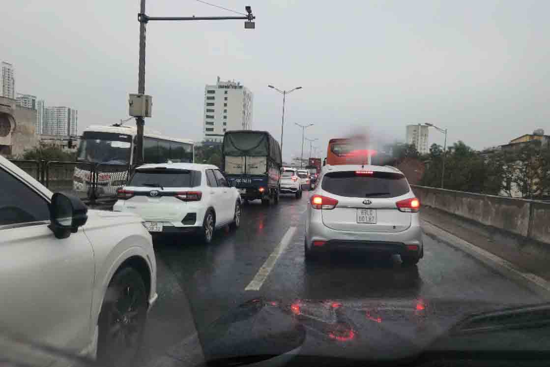 Ùn tắc trên cao tốc Vành đai 3 hướng ra cửa ngõ phía Nam Hà Nội. Ảnh: Tài xế cung cấp