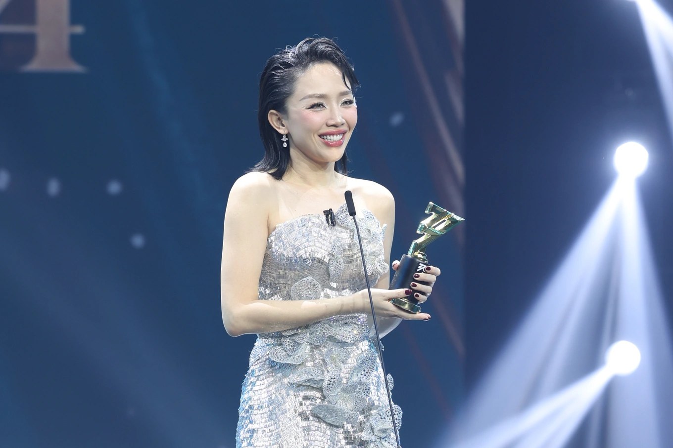 Toc Tien at Sister Who Makes Wave. Photo: Producer.