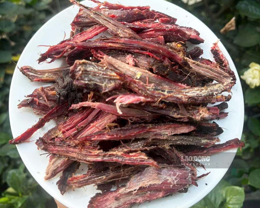 Smoked meat is a specialty of ethnic minorities in the Northwest. Photo: Quang Dat