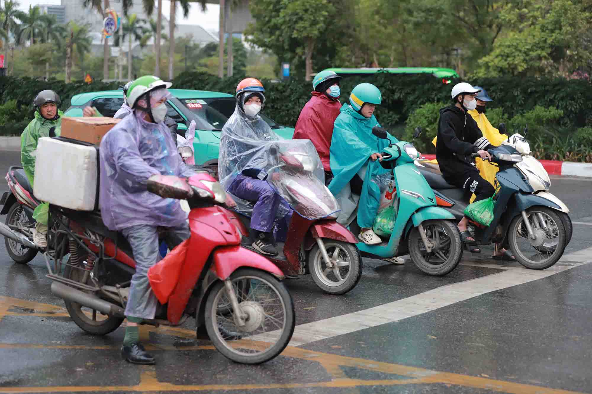 This morning, January 26, strong cold air caused rain in Hanoi, causing the temperature to drop sharply. Photo: Dinh Hiep