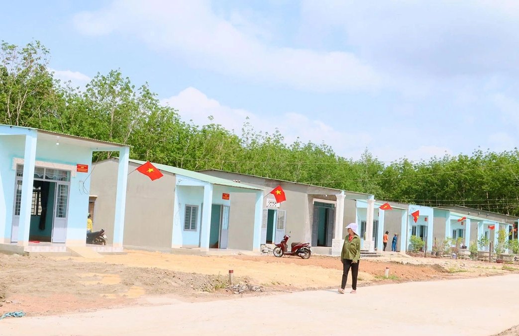 The Ministry of National Defense has just responded to voters in Binh Phuoc province's request to support people in residential areas adjacent to the border. Photo: Border Guard.
