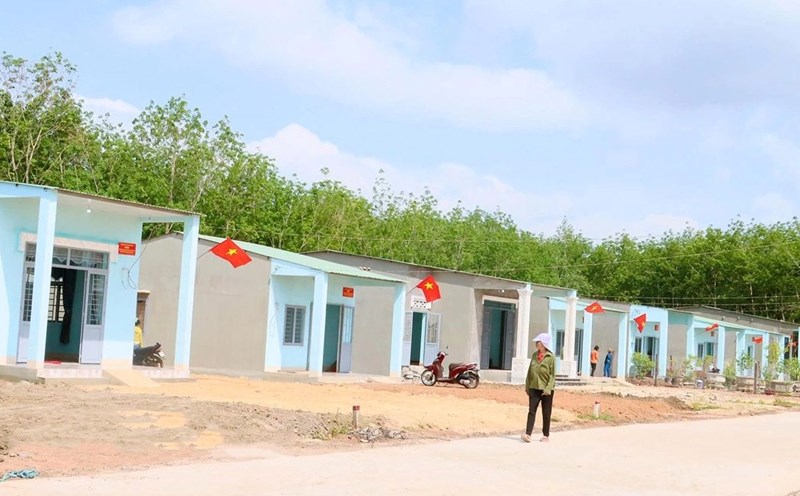 The Ministry of National Defense has just responded to voters in Binh Phuoc province's request to support people in residential areas adjacent to the border. Photo: Border Guard.
