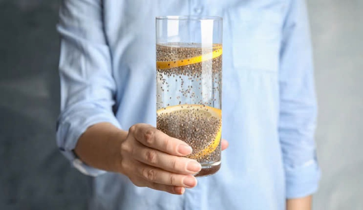 Orange juice with chia seeds is the perfect choice to stay healthy during Tet. Photo: Adobe Stock.