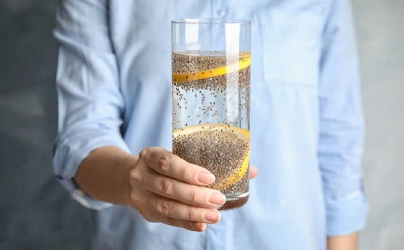 Orange juice with chia seeds is the perfect choice to stay healthy during Tet. Photo: Adobe Stock.