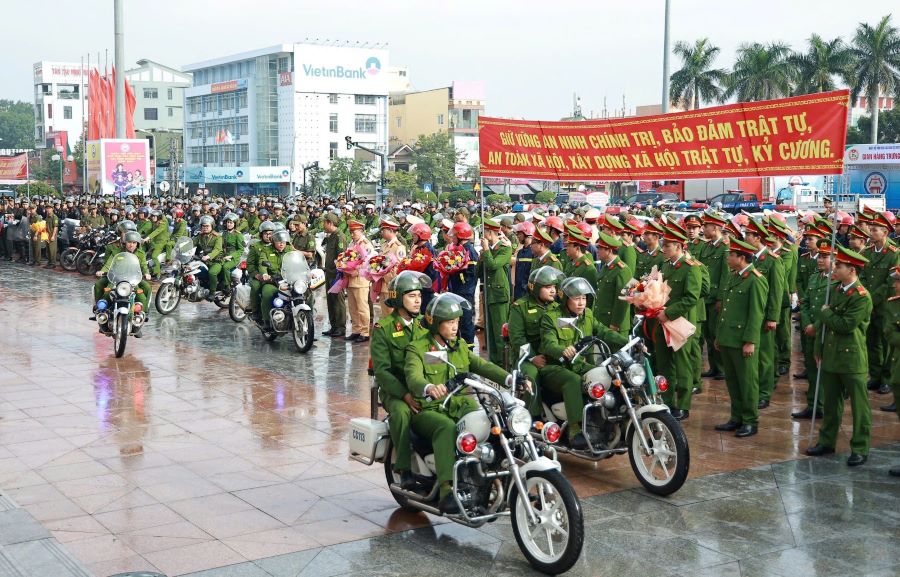 Quang Tri Province Police force mobilized to strengthen measures to ensure security, order and traffic safety during Tet. Photo: H.Nguyen