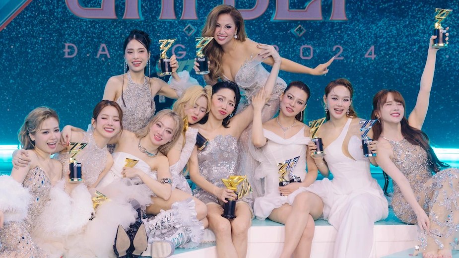 The 10-member group of Sister Who Makes Wave season 2. Photo: Producer