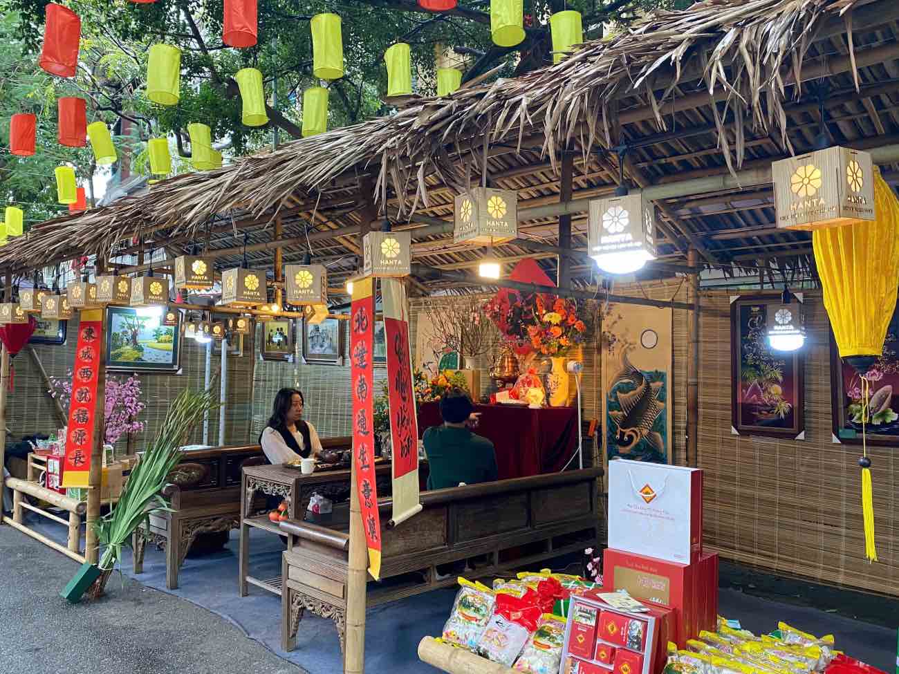 Cac khong gian ve Tet co truyen duoc tai hien tai day, phuc vu nguoi dan tham quan va chup anh. Anh: Nhat Minh