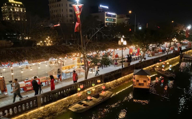 The program of the old Tet market space was held in Hoa Lu ancient town (Hoa Lu city, Ninh Binh). Photo: Nguyen Truong
