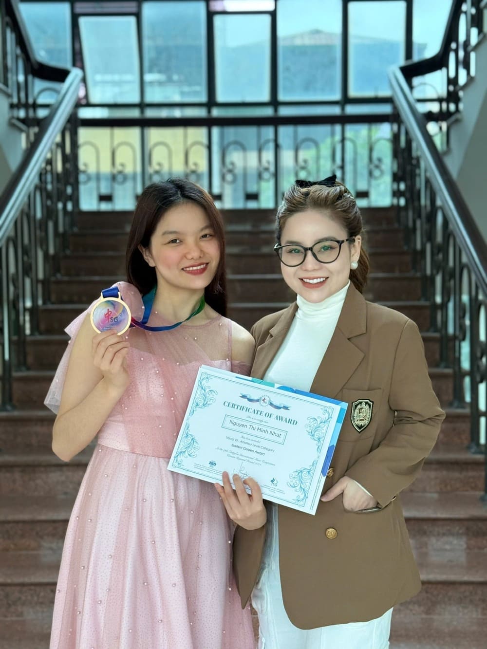 Minh Nhat va co giao Huong Ly Sao Mai. Anh: NVCC