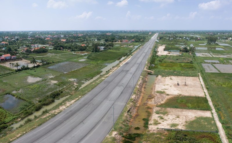 Removing difficulties in investing in the construction of the Ninh Binh - Hai Phong expressway. Photo: VGP