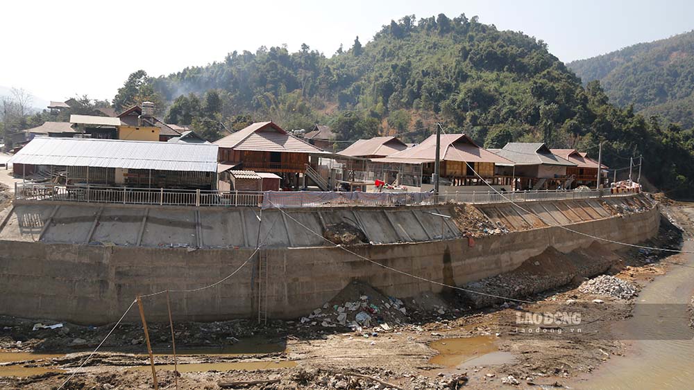 Cong trinh ke bao ve khu dan cu ban Tin Toc co tong muc dau tu 5 ti dong da hoan thanh.