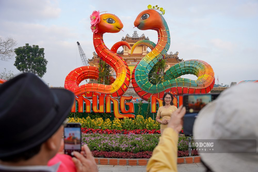 Hue's snake mascot has a positive effect due to its local cultural identity and aspirations. Photo: Nguyen Luan