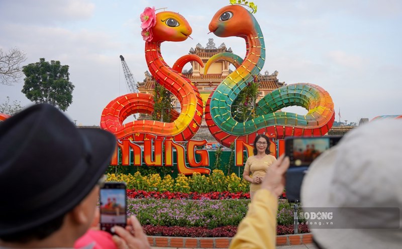 Hue's snake mascot has a positive effect due to its local cultural identity and aspirations. Photo: Nguyen Luan