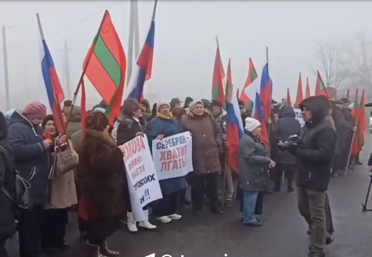 Nguoi dan tai khu vuc ly khai Transnistria o Moldova da xuong duong bieu tinh, yeu cau Moldova khoi phuc nguon cung khi dot. Anh cat tu video cua RT