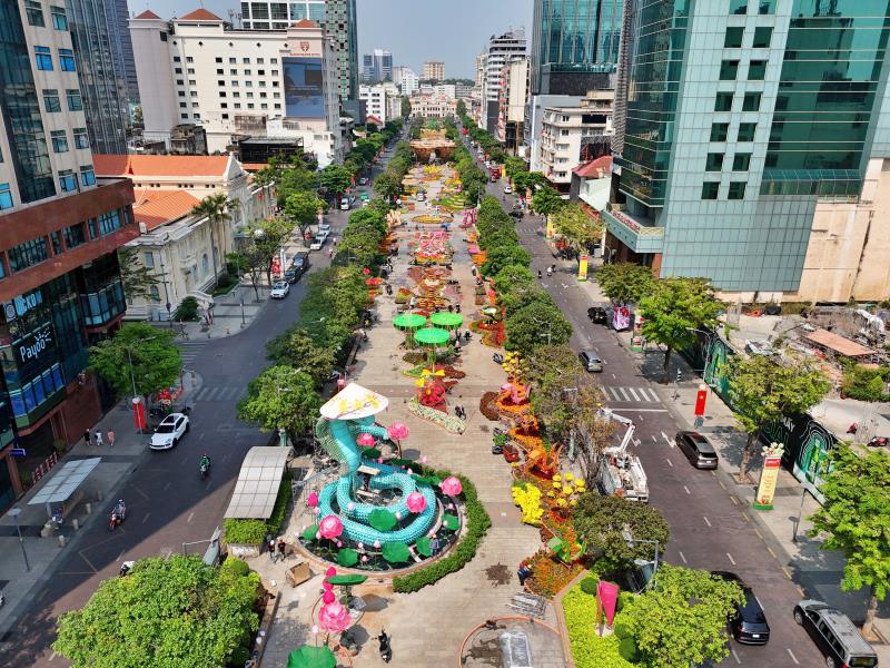  Duong hoa Nguyen Hue se mo cua don khach tu 19h ngay 27.1 (tuc ngay 28 thang Chap den 21h ngay 2.2 (tuc ngay mung 5 Tet).