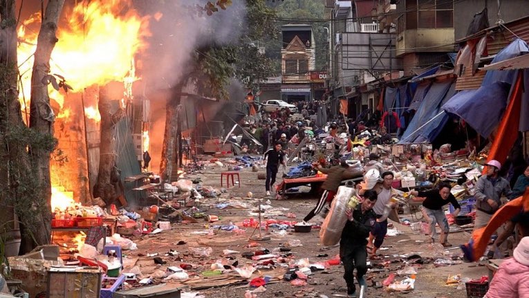 Big fire at a market in the mountainous region of Ha Giang on the 27th day of Tet. Photo: Mai Thuc