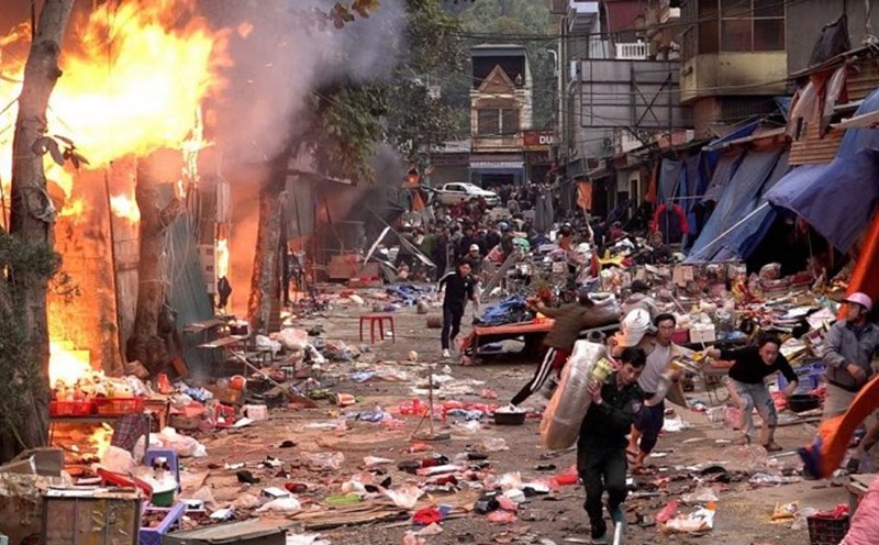 Big fire at a market in the mountainous region of Ha Giang on the 27th day of Tet. Photo: Mai Thuc