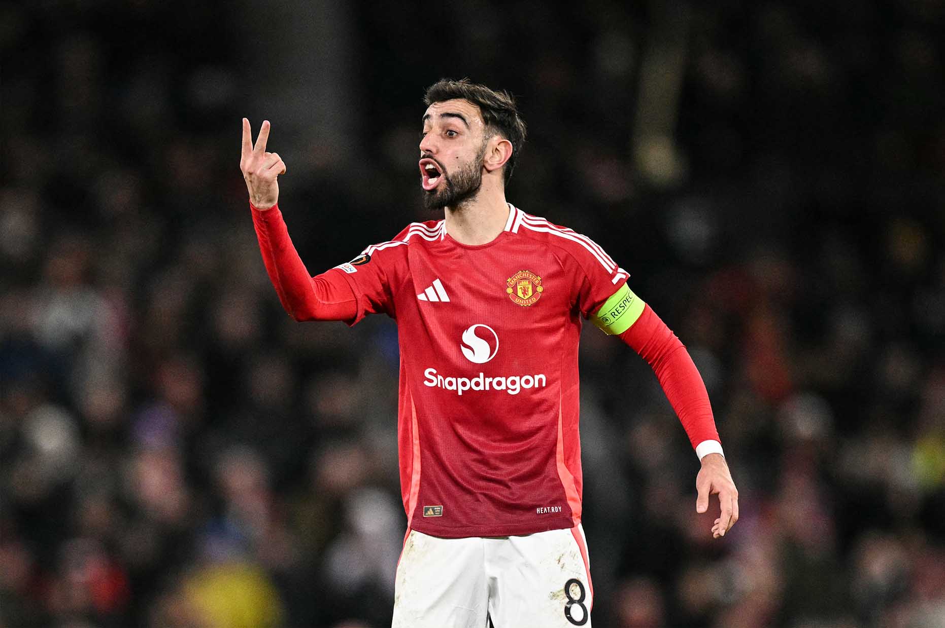 Bruno Fernandes the hien vai tro thu linh phong thay do sau tran tham bai truoc Brighton. Anh: AFP