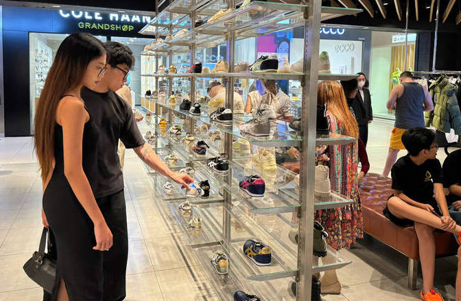 People choose shopping malls as places to have fun and shop. Photo: Ngoc Le