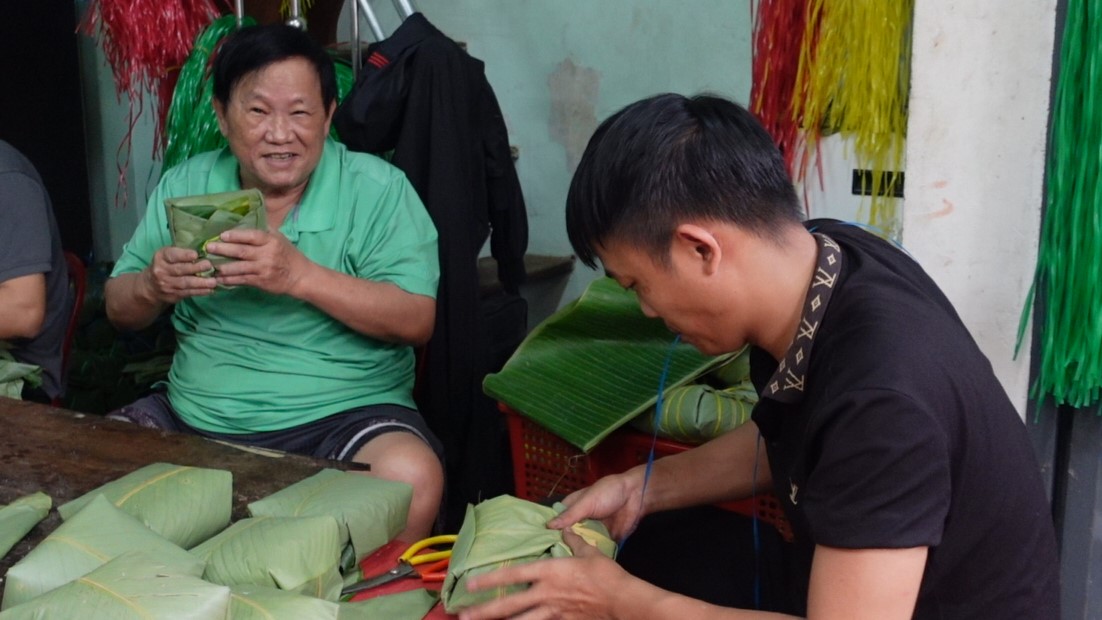 Tons of banh chung and banh tet are baked in Da Nang to serve Tet. Photo: TT