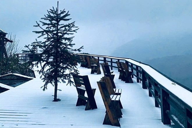 Snow covers many northern mountainous provinces. Photo: Provided by local people.