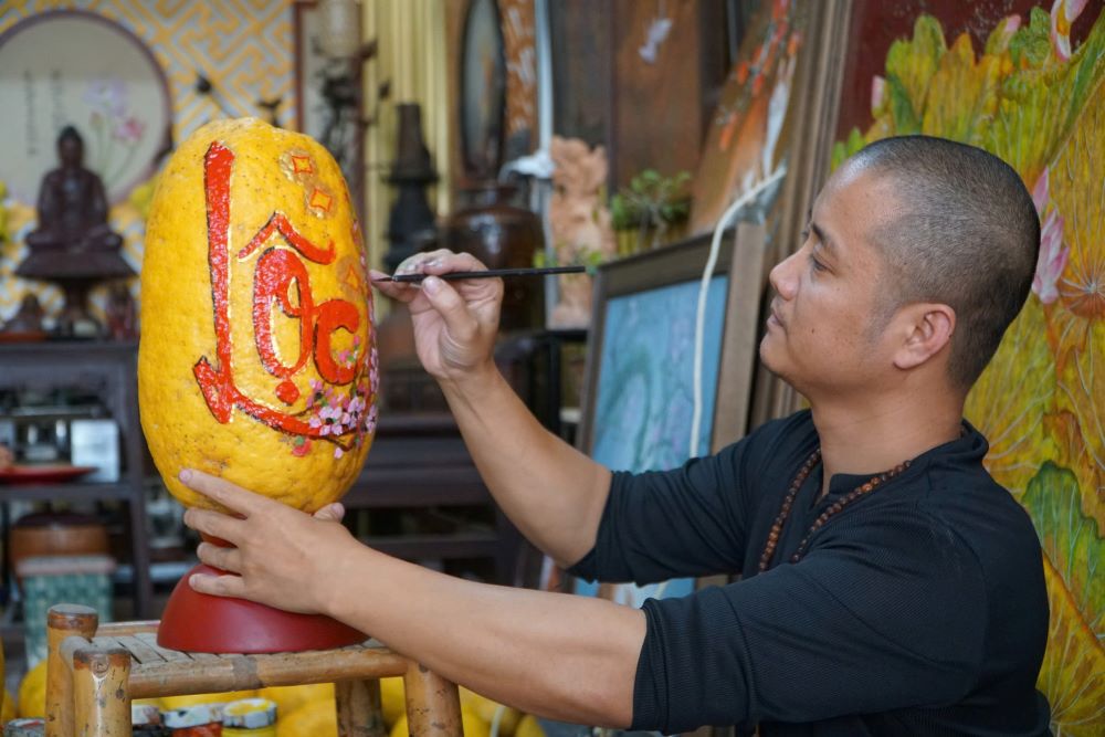 Nhung qua bong duoc thay do viet thu phap len hut khach trong nhung nam gan day. Anh: Quach Du