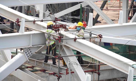 Thi công xuyên Tết tại gói thầu 5.10 nhà ga hành khách sân bay Long Thành. Ảnh: HAC
