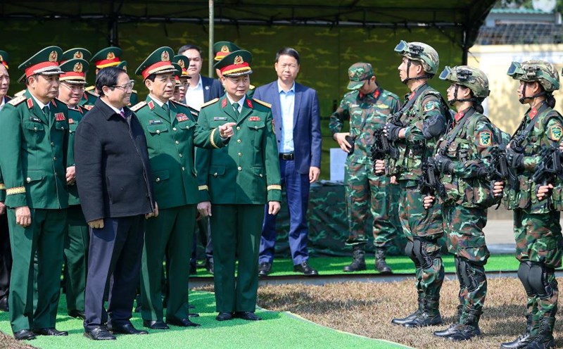 Prime Minister Pham Minh Chinh emphasized the task of building a strong National Defense Intelligence. Photo: VGP