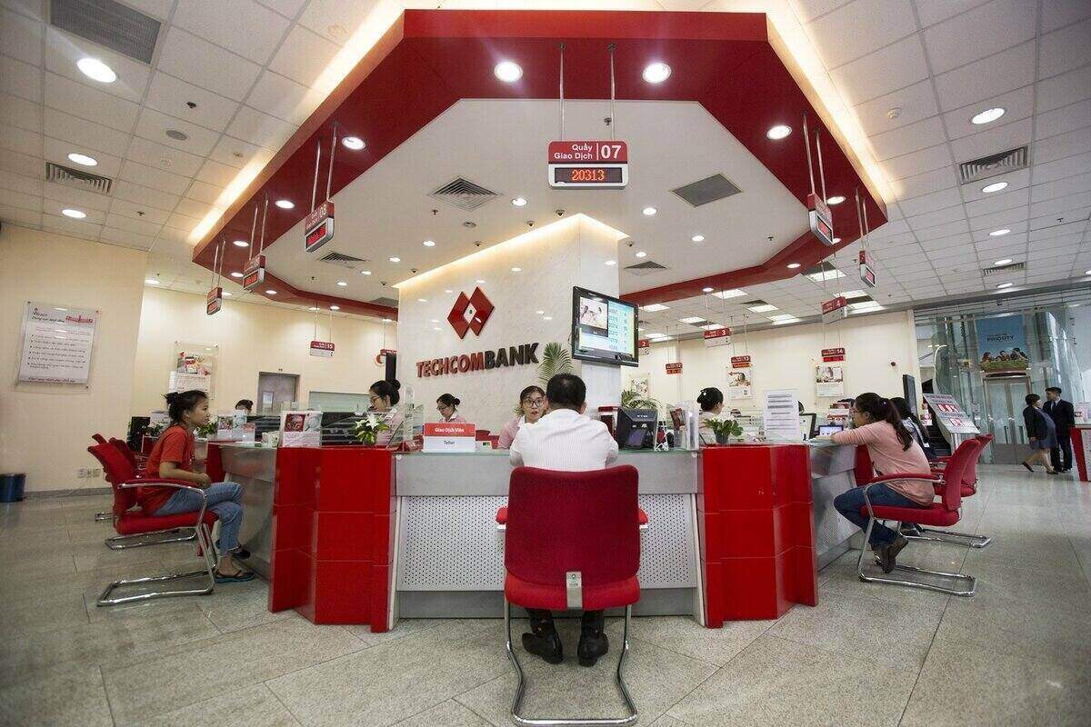 Compared to other banks, Techcombank's interest rates are currently among the highest on the market, especially when customers deposit savings online. Photo: TCB