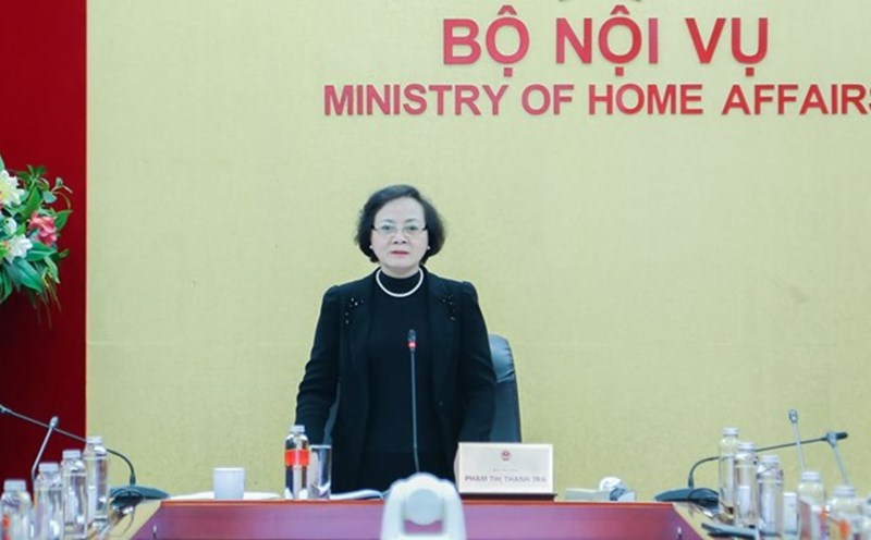 Minister of Home Affairs Pham Thi Thanh Tra requested to review and streamline the payroll after the two ministries merged. Photo: Ministry of Home Affairs