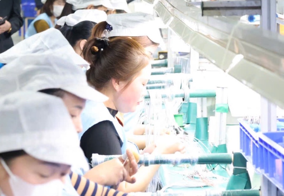 Workers at a garment company in Bac Giang during working hours. Illustration photo: Quyet Chien
