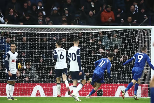 Tottenham bi Leicester nguoc dong ngay tren san nha. Anh: AFP