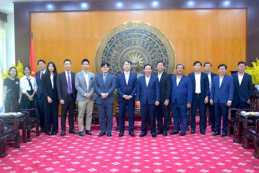 In 2024, Long An provincial leaders and provincial departments and branches received and worked with 177 delegations of diplomatic agencies, organizations, and domestic and foreign enterprises coming to work, survey, and seek investment opportunities, trade cooperation, and cultural exchange. Photo: Long An Department of Planning and Investment