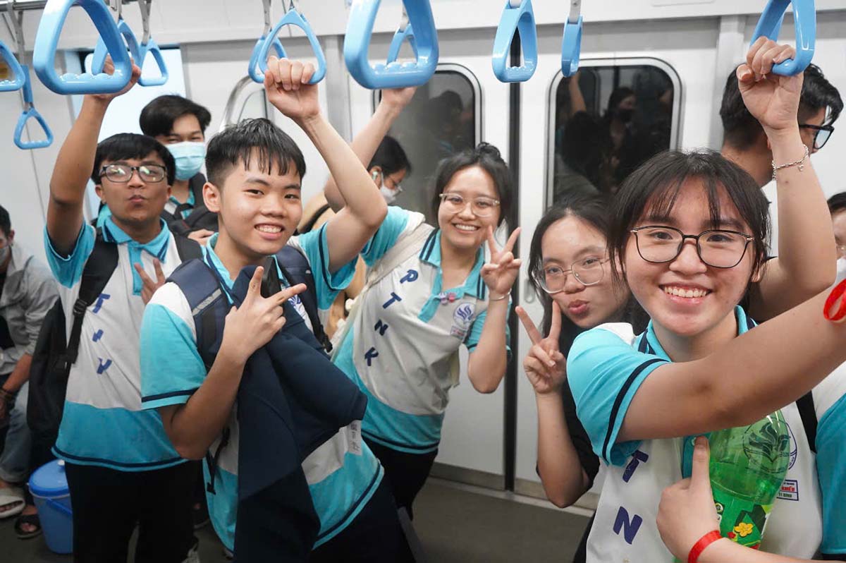 Metro Line 1 attracts a large number of people and tourists on the occasion of Lunar New Year 2025. Photo: Anh Tu