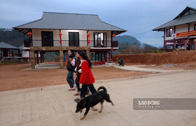 Làng Nủ trở nên Yên Bình, tĩnh lặng, là niềm hy vọng của bà con nhân dân vực lại sau thiên tai. Ảnh: Đinh Đại