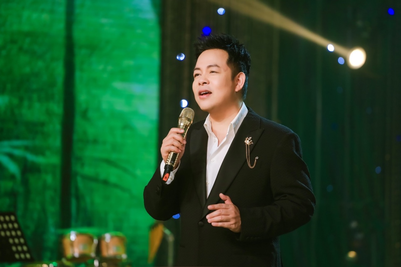 Singer Quang Le. Photo: Producer.