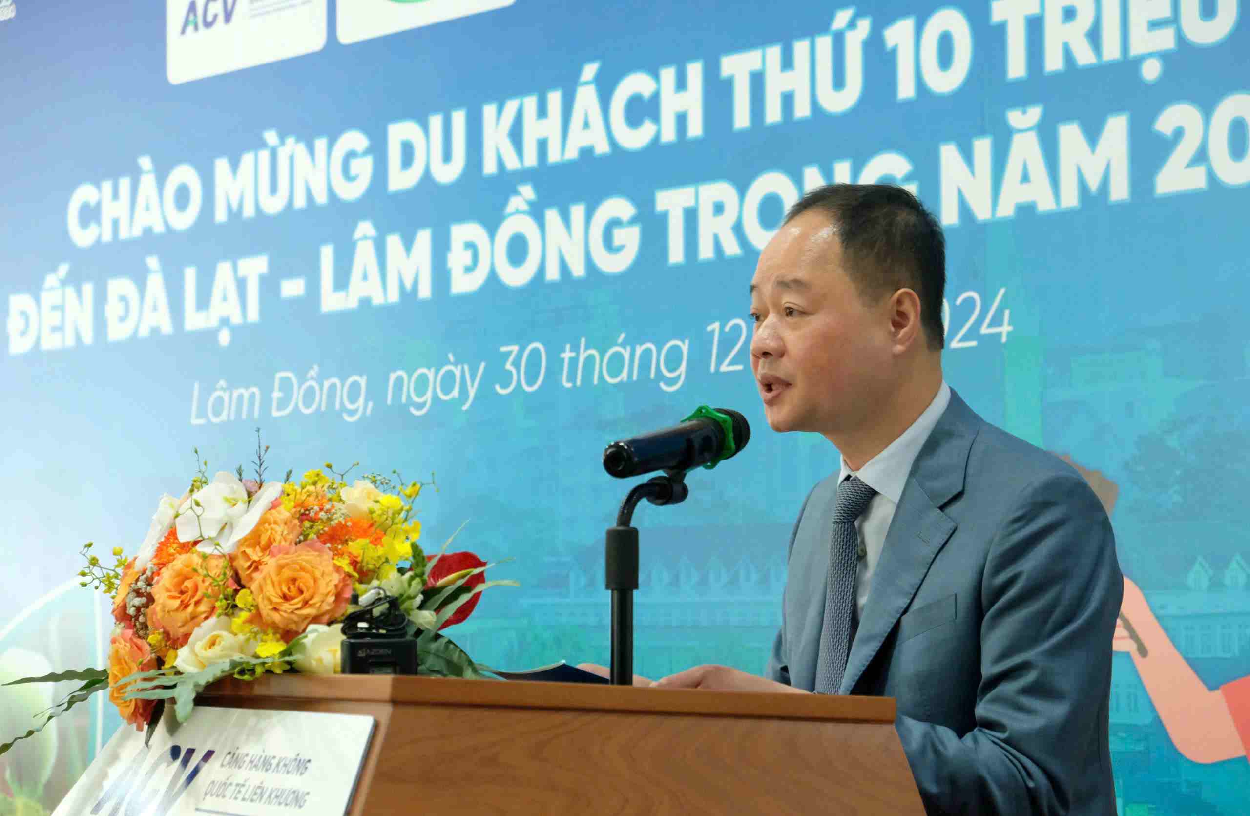 Chairman of Lam Dong Provincial People's Committee Tran Hong Thai shares about Dau Giay - Lien Khuong Expressway. Photo: Tu Tran