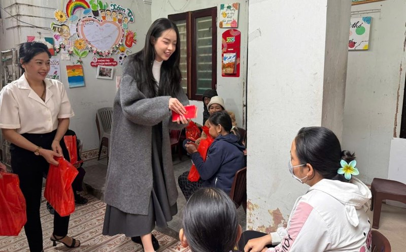 Miss Thanh Thuy visited the Da Nang dialysis village on the 29th of Tet. Photo: BVDN
