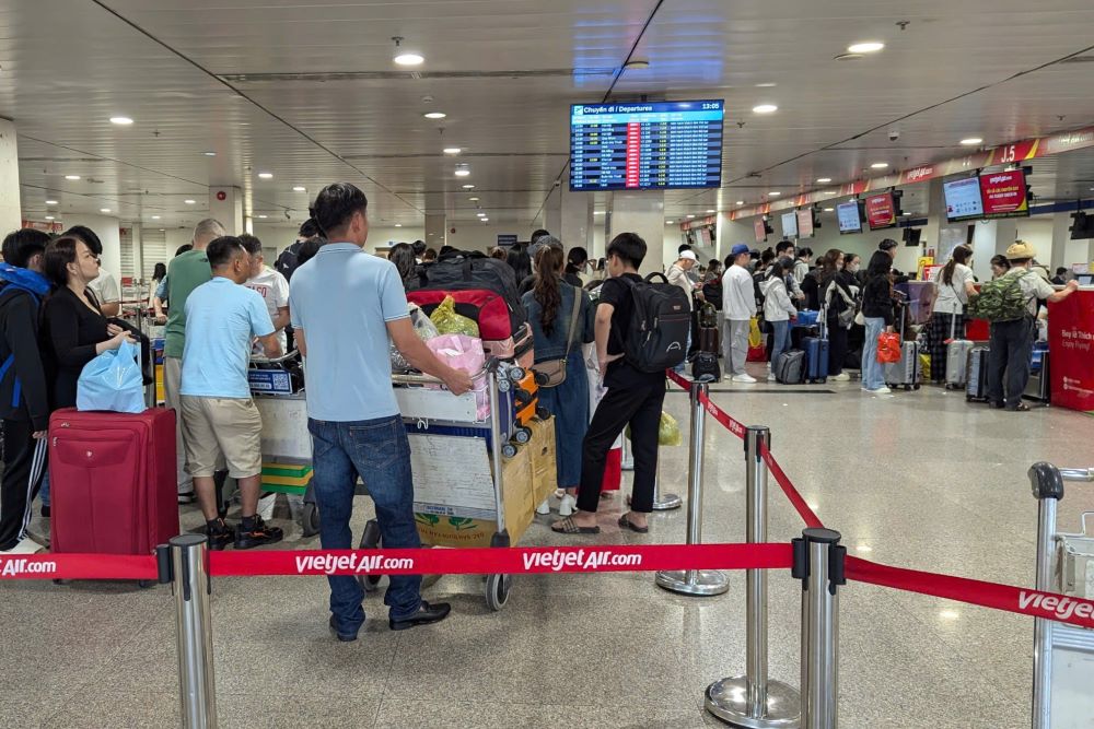 The airport check-in area is clear. Photo: Anh Tu
