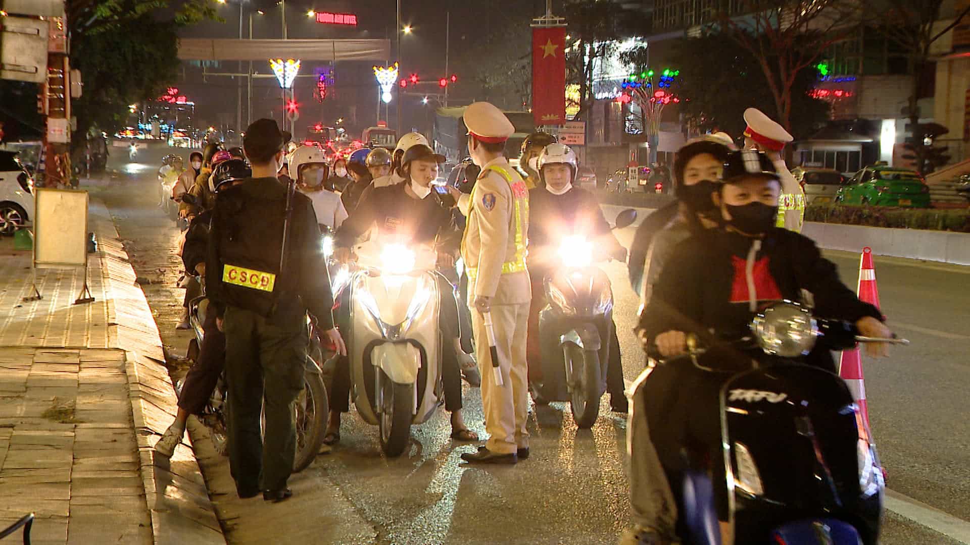 Police forces in Ninh Binh province launched a peak campaign to crack down on crime during the 2025 Lunar New Year. Photo: Nguyen Truong