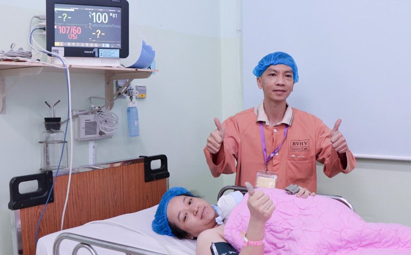 The couple K.O. were filled with happiness when welcoming their baby on New Year's Eve at Hung Vuong Hospital. Photo: BVCC