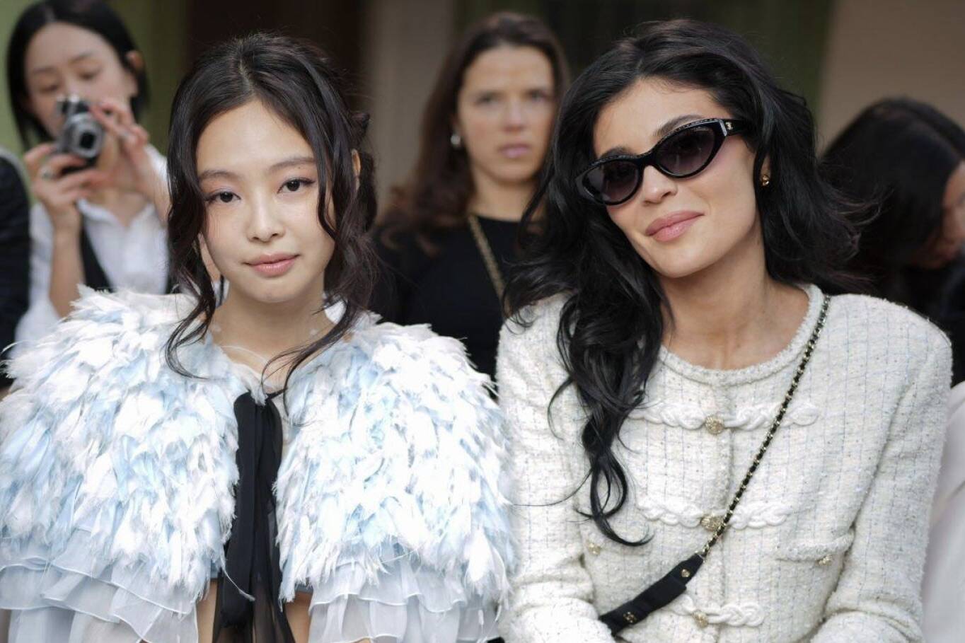 Jennie (Blackpink) and Kylie Jenner sat front row at the Chanel show. Photo: X