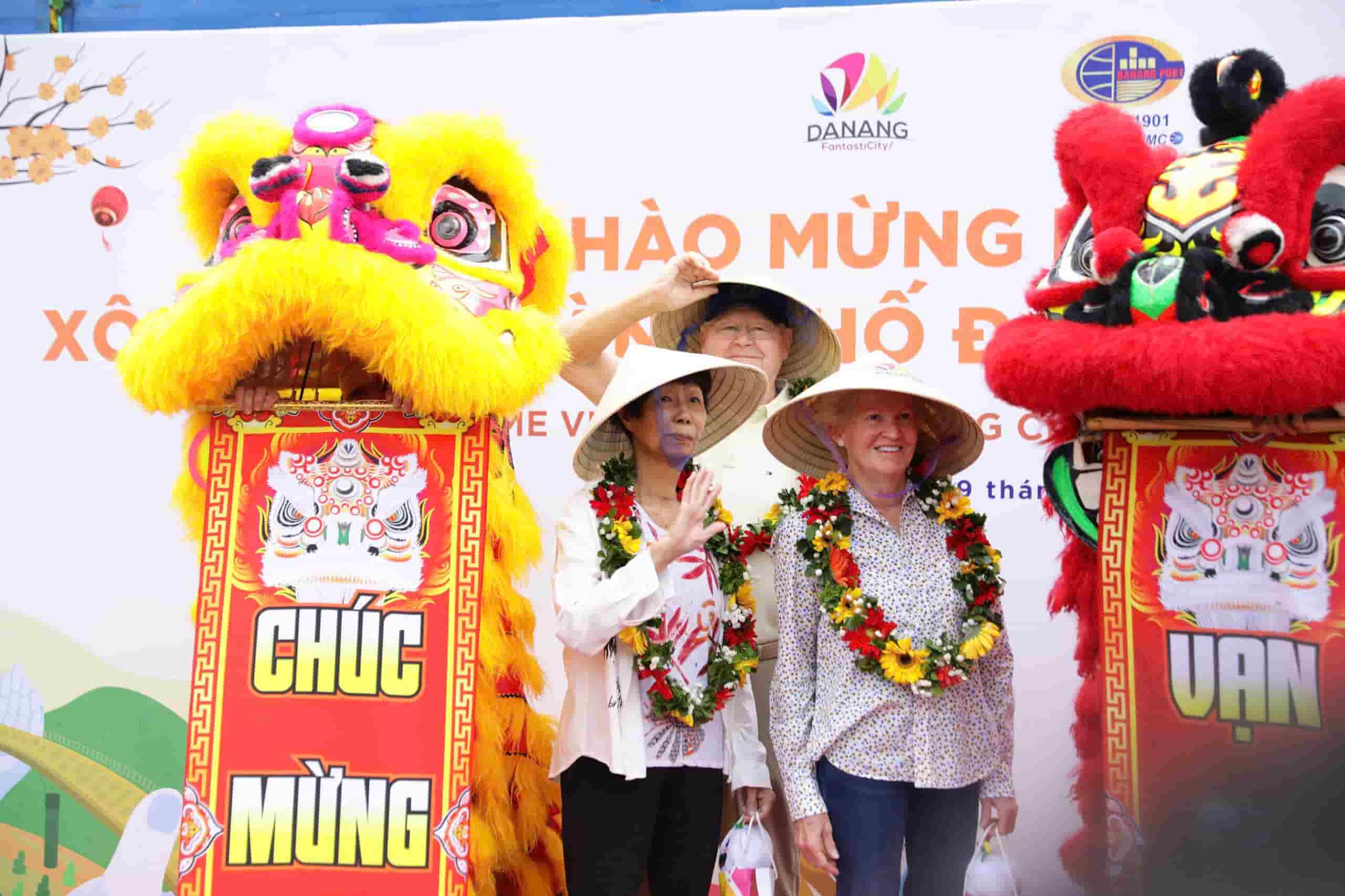 Da Nang welcomes 800 American tourists to start the year of the Snake. Photo: Da Nang City Tourism Promotion Center