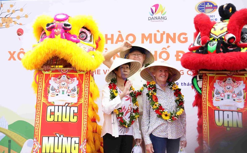 Da Nang welcomes 800 American tourists to start the year of the Snake. Photo: Da Nang City Tourism Promotion Center