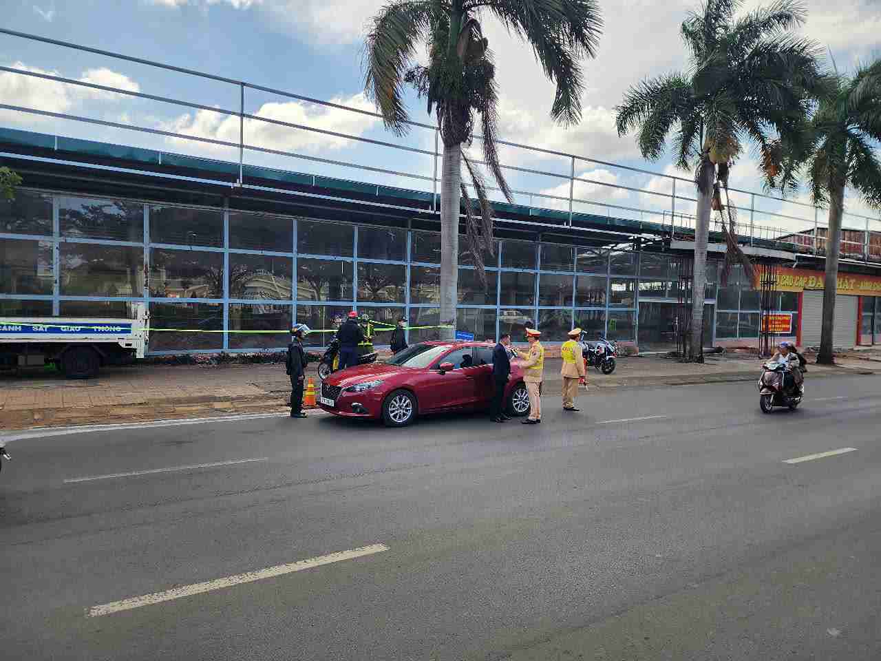 Buon Ma Thuot City Traffic Police force deployed to ensure traffic safety on the first day of Lunar New Year. Photo: Bao Trung