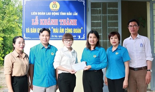 Những năm qua, Công đoàn các cấp ở Đắk Lắk luôn quan tâm hỗ trợ đoàn viên có hoàn cảnh khó khăn về nhà ở. Ảnh: Bảo Trung.