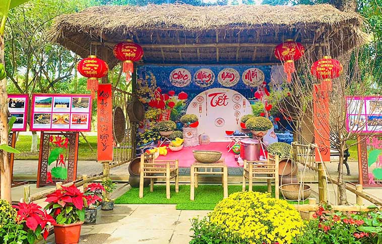 Khu di tích quốc gia đặc biệt Kim Liên rực rỡ đón Xuân mới. Ảnh: Hải Đăng