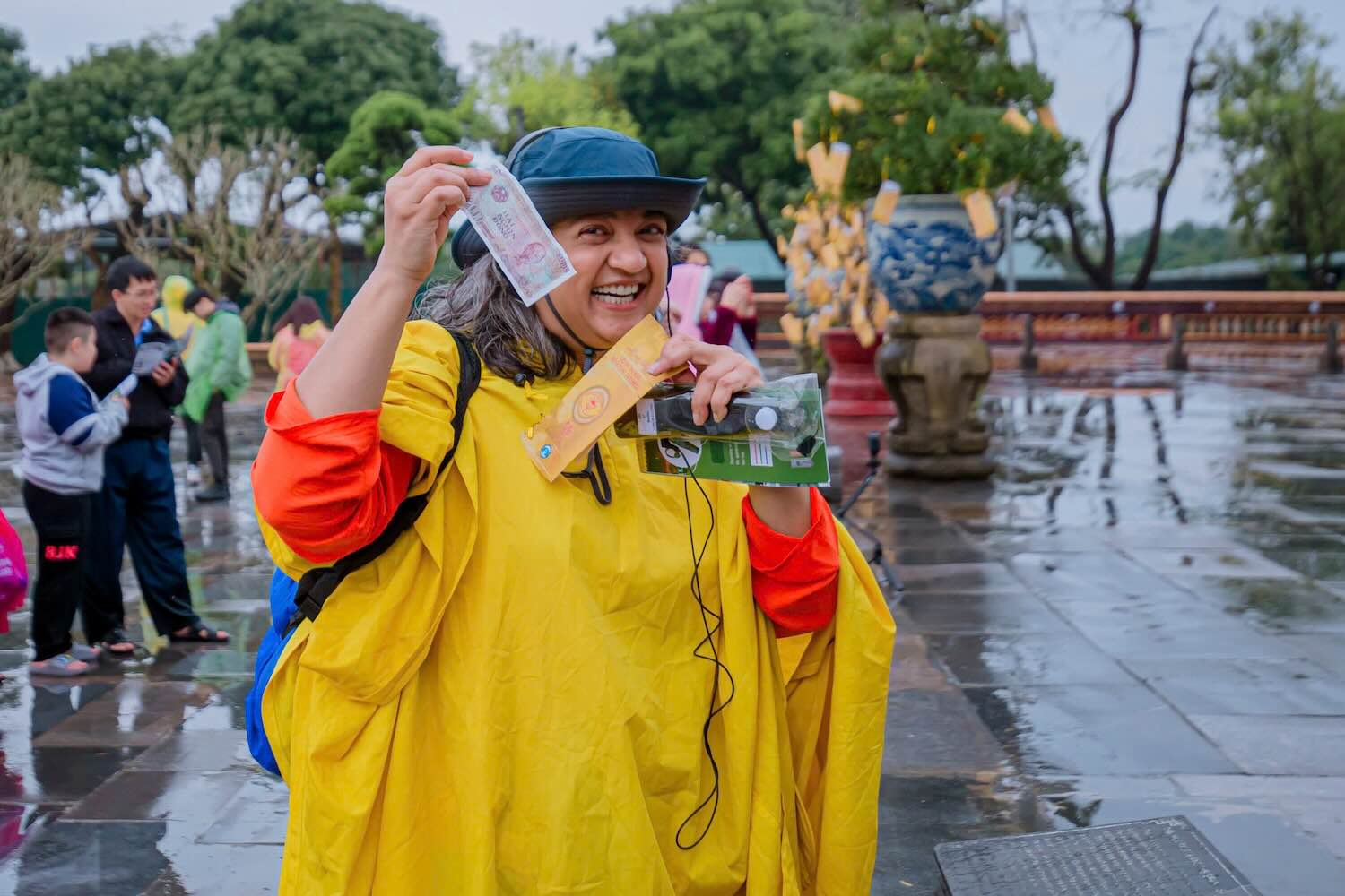 Du khach nuoc ngoai thich thu hai loc dau xuan tai khong gian di san Hue.