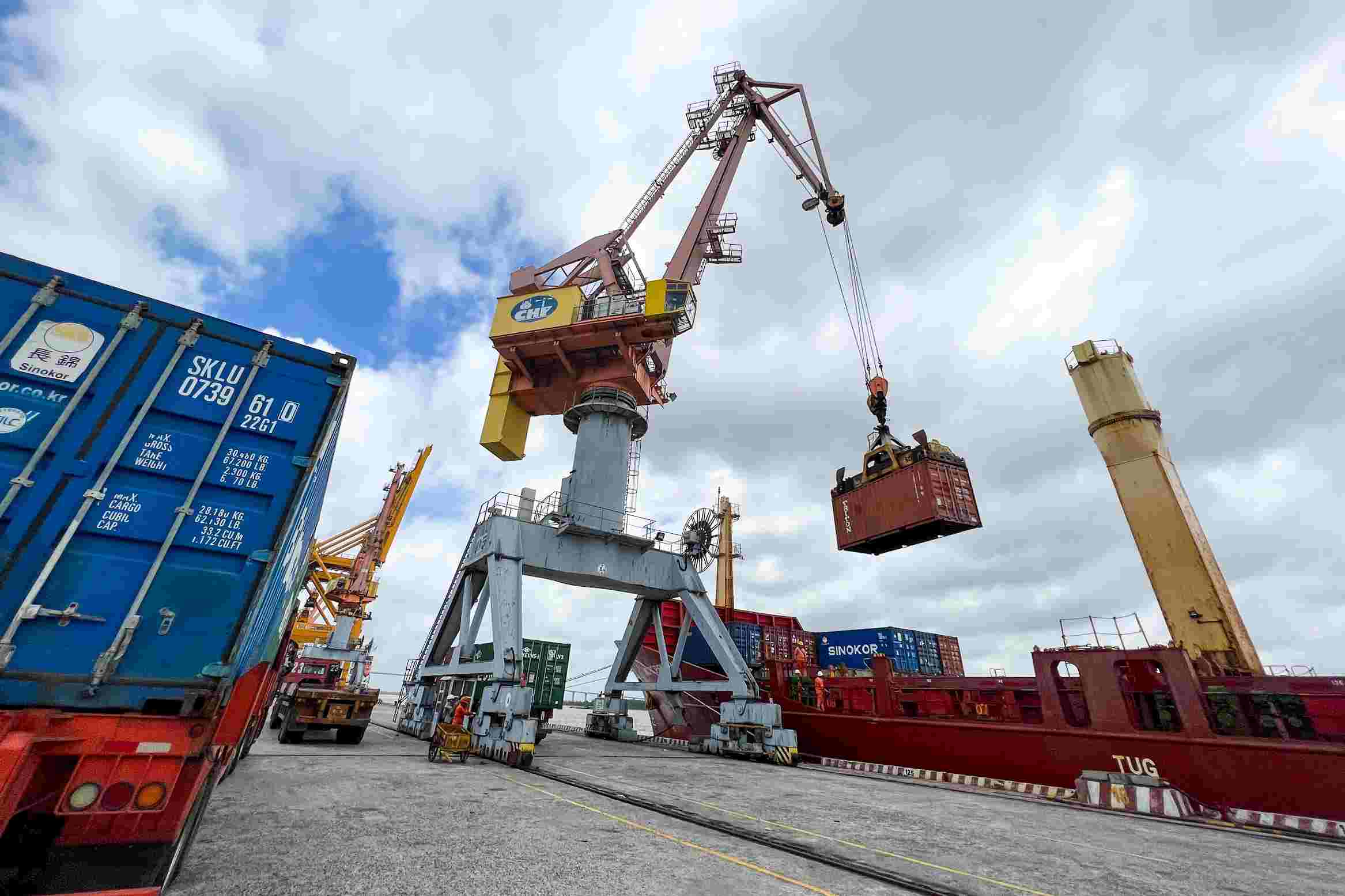 2025 has many prospects for socio-economic development. Photo: Hai Nguyen